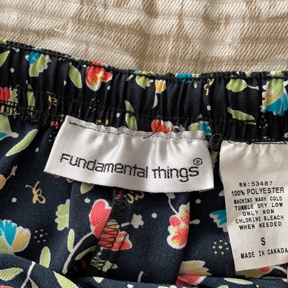 Colorful Floral & Black Cropped Pants - Picture 4 of 7